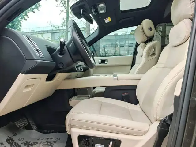 Li Auto L8 — Фото автомобиля 5