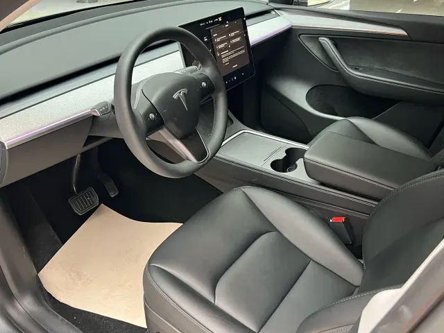 Tesla Model Y — Фото автомобиля 4