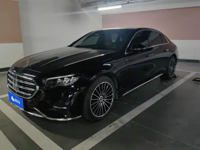 Фотография автомобиля — Mercedes-Benz E-Class