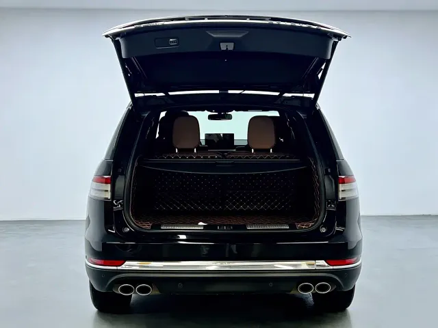Lincoln Aviator — Фото автомобиля 10