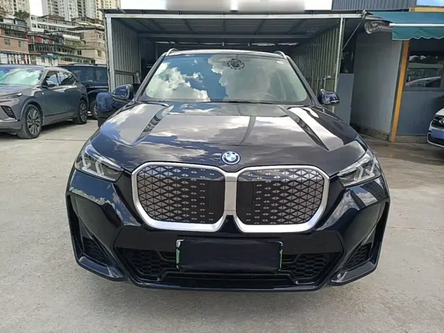 BMW iX1 — Фото автомобиля 2