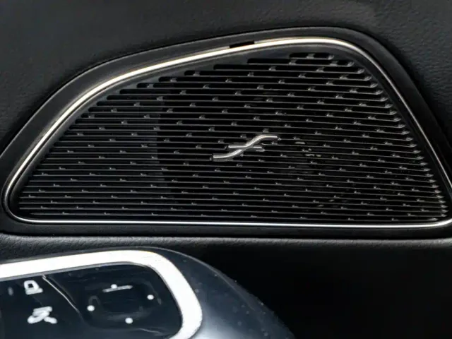 Mercedes-Benz E-Class — Фото автомобиля 22
