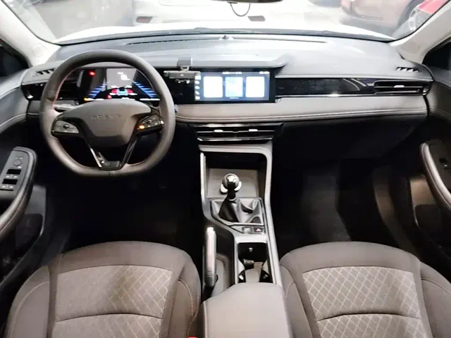 Roewe i5 — Фото автомобиля 9