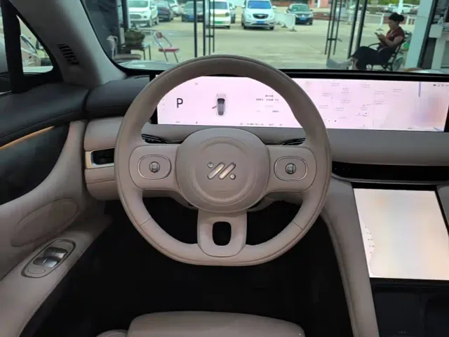 IM Motors LS6 — Фото автомобиля 10