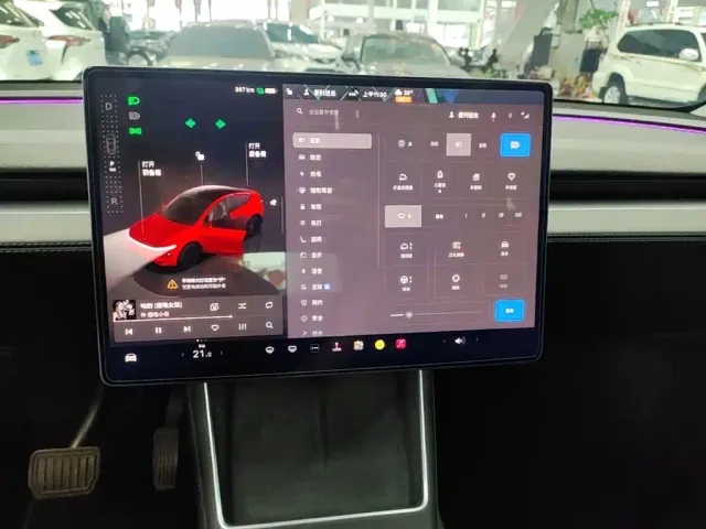 Tesla Model Y — Фото автомобиля 12