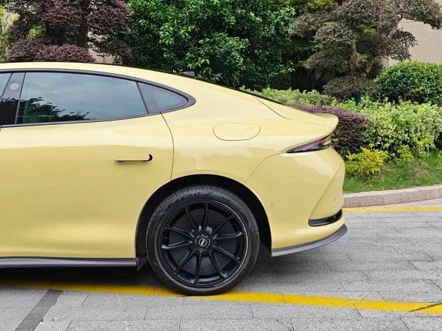 IM Motors L6 — Фото автомобиля 6