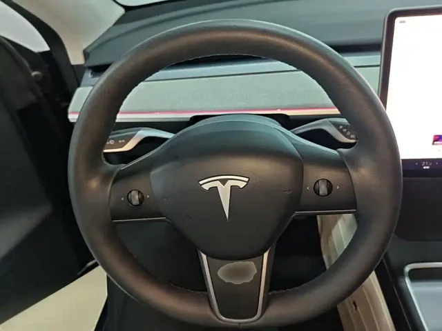 Tesla Model Y — Фото автомобиля 10