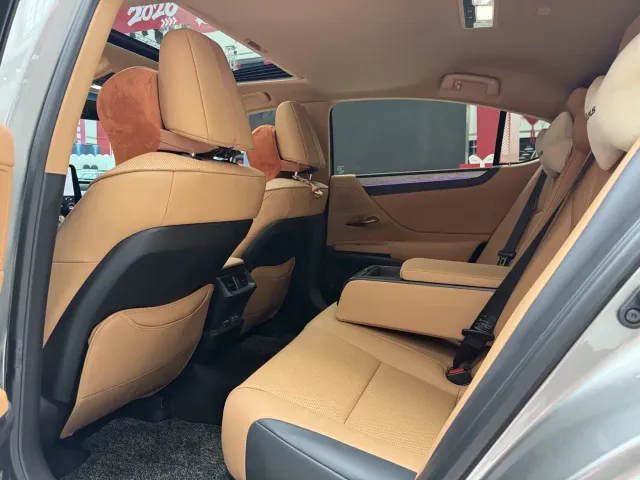 Lexus ES — Фото автомобиля 8