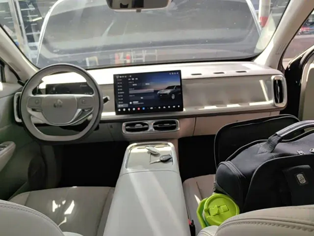 Leapmotor B10 — Фото автомобиля 9