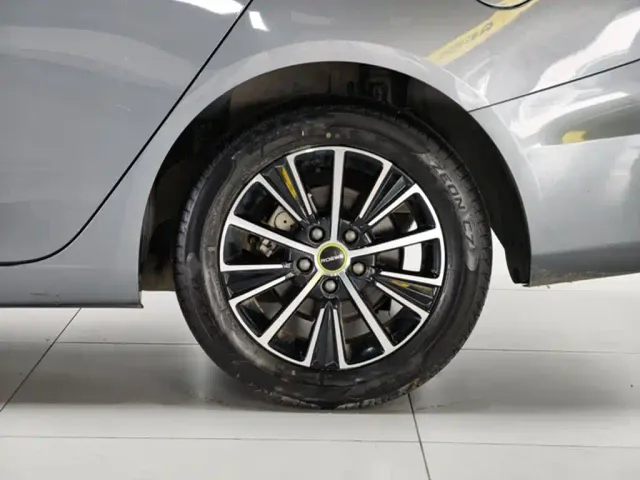 Roewe i5 — Фото автомобиля 6