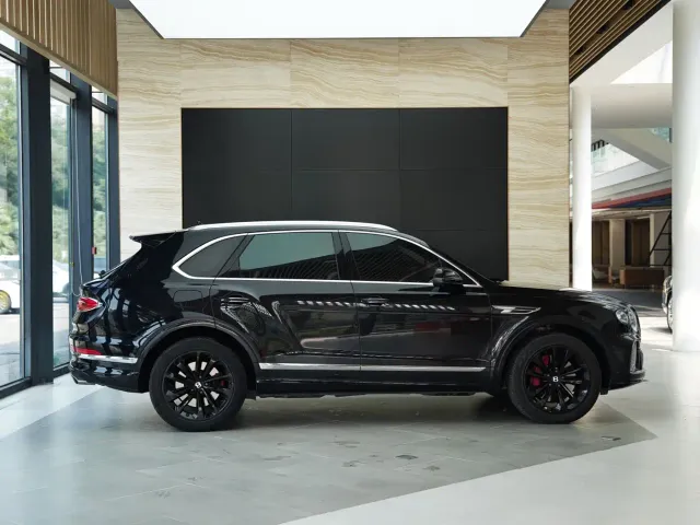 Bentley Bentayga — Фото автомобиля 3