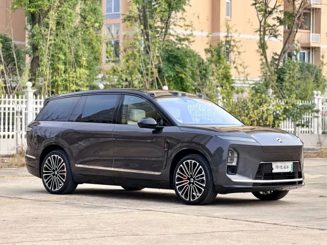 Nio ES8 — Фото автомобиля 3