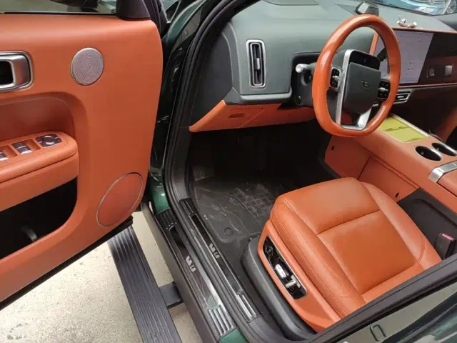 Li Auto L8 — Фото автомобиля 15