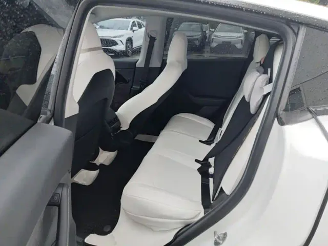 Tesla Model Y — Фото автомобиля 16