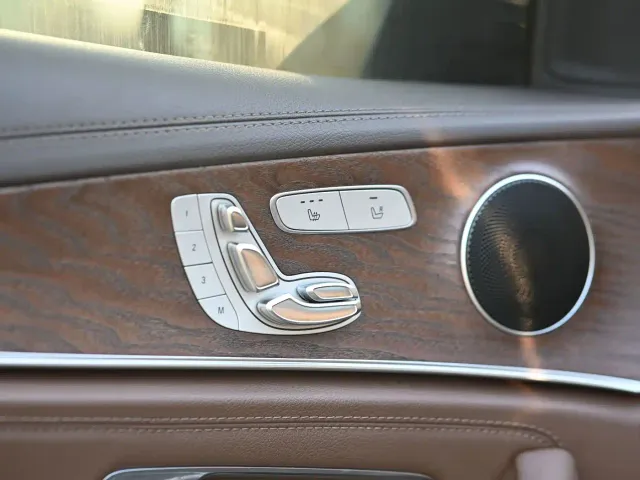 Mercedes-Benz E-Class — Фото автомобиля 12