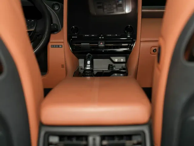 Toyota Alphard — Фото автомобиля 24