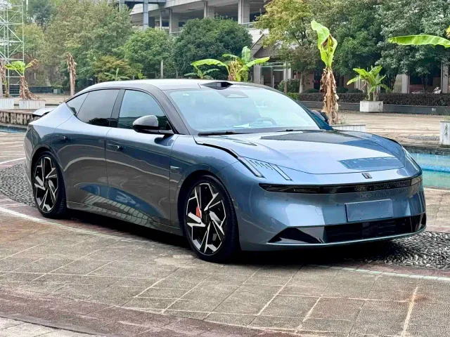 Lynk & Co Z10 — Фото автомобиля 6