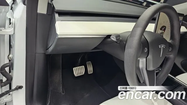 Tesla Model Y — Фото автомобиля 22