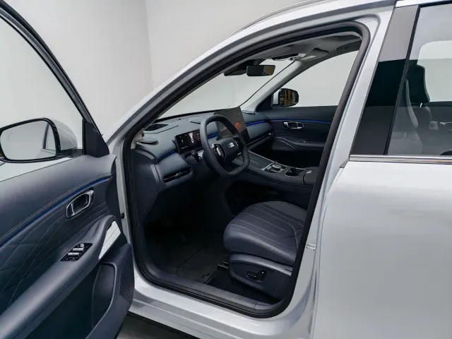 Geely Galaxy Starship 7 EM-i — Фото автомобиля 5