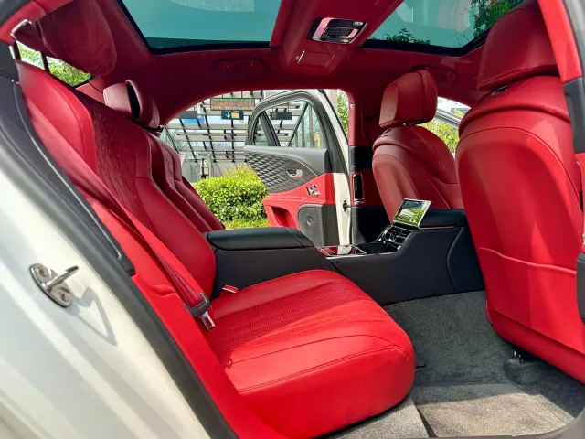 Bentley Flying Spur — Фото автомобиля 17