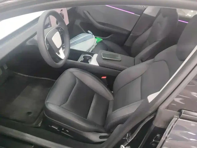 Tesla Model 3 — Фото автомобиля 14
