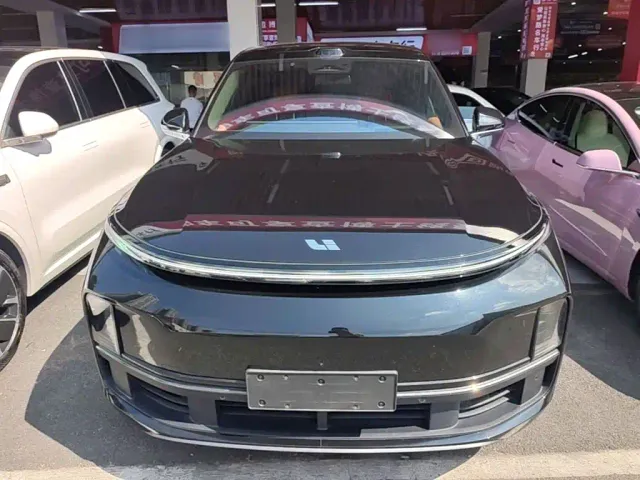 Li Auto L8 — Фото автомобиля 2