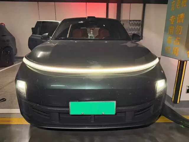 Li Auto Li Xiang L9 2022 Max — Фото автомобиля 15