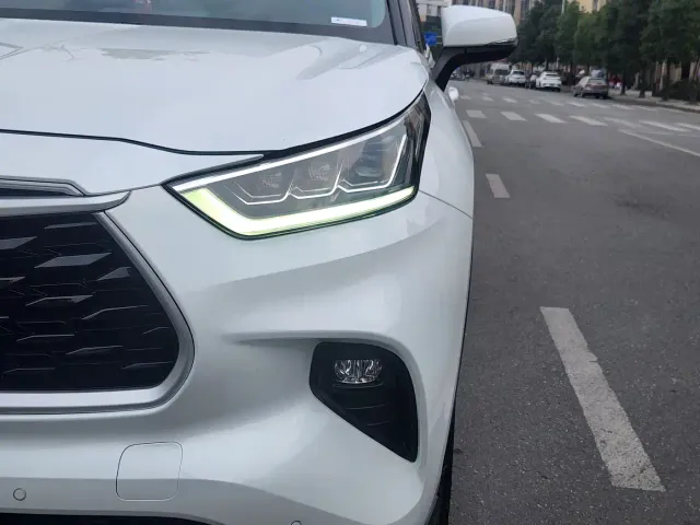 Toyota Highlander — Фото автомобиля 4