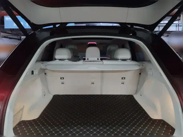 Mercedes-Benz EQE SUV — Фото автомобиля 23