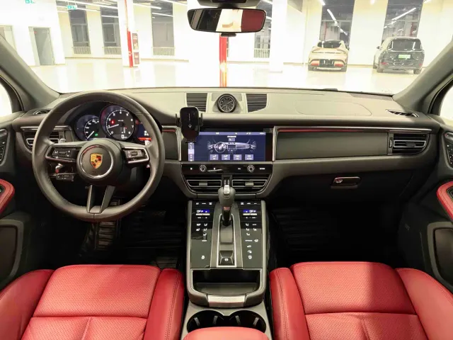 Porsche Macan — Фото автомобиля 10