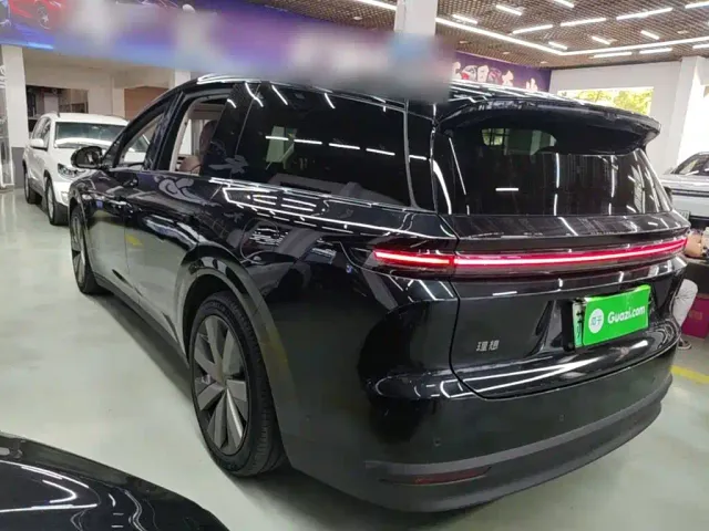 Li Auto i8 — Фото автомобиля 4
