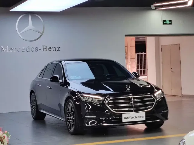 Mercedes-Benz E-Class — Фото автомобиля 3
