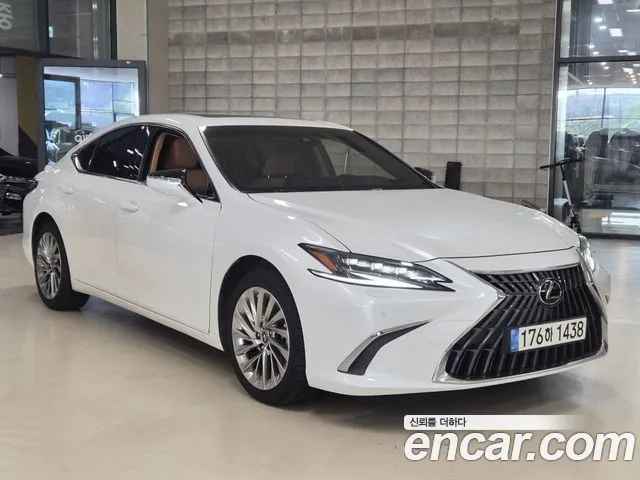 Lexus ES Generation 7 — Фото автомобиля 3