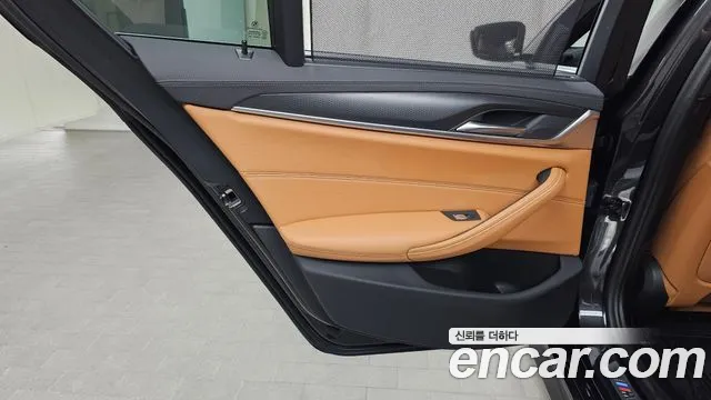 BMW 5-Series — Фото автомобиля 24