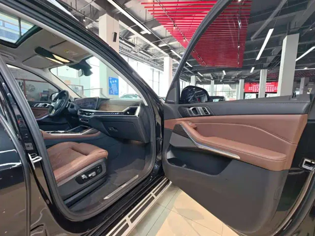 BMW X7 — Фото автомобиля 29