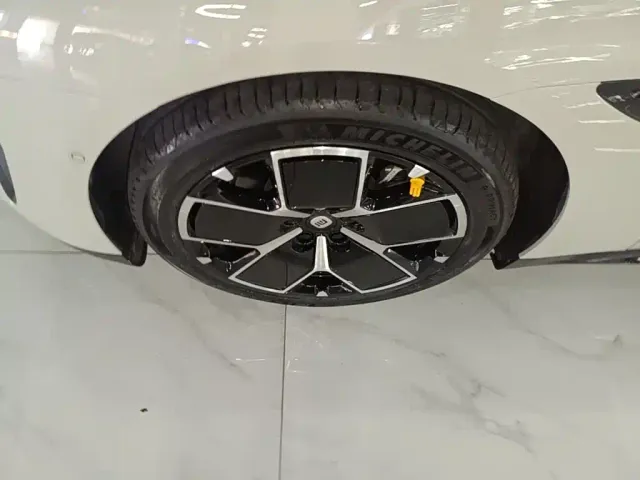 Xiaomi SU7 — Фото автомобиля 22