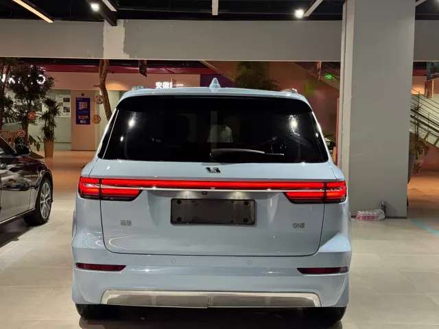 Li Auto ONE — Фото автомобиля 7