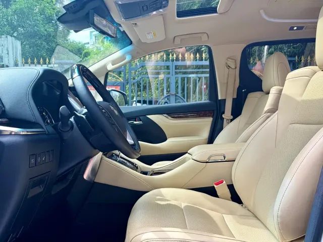 Toyota Alphard — Фото автомобиля 11