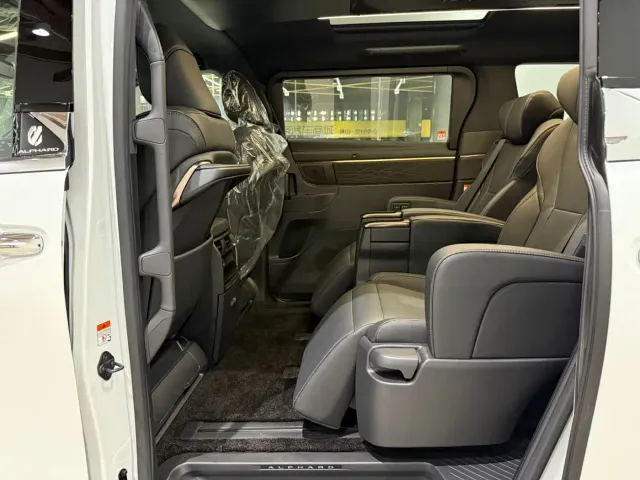 Toyota Alphard — Фото автомобиля 7