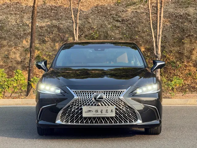 Lexus ES — Фото автомобиля 2