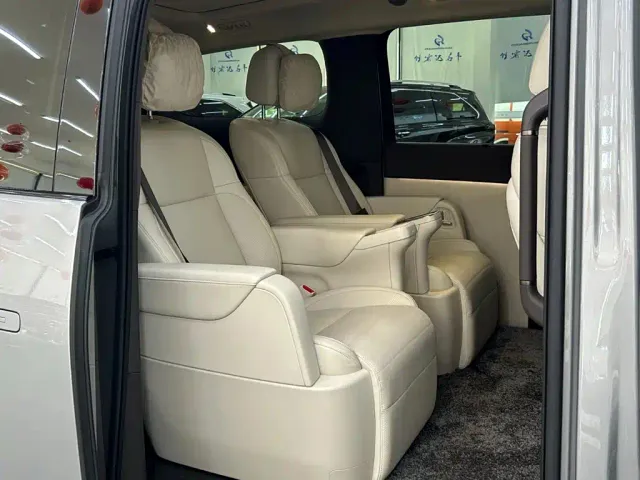 Li Auto MEGA — Фото автомобиля 18