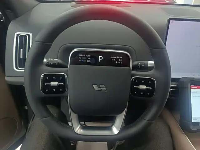 Li Auto L7 — Фото автомобиля 10