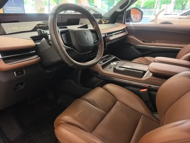Lincoln Navigator — Фото автомобиля 8