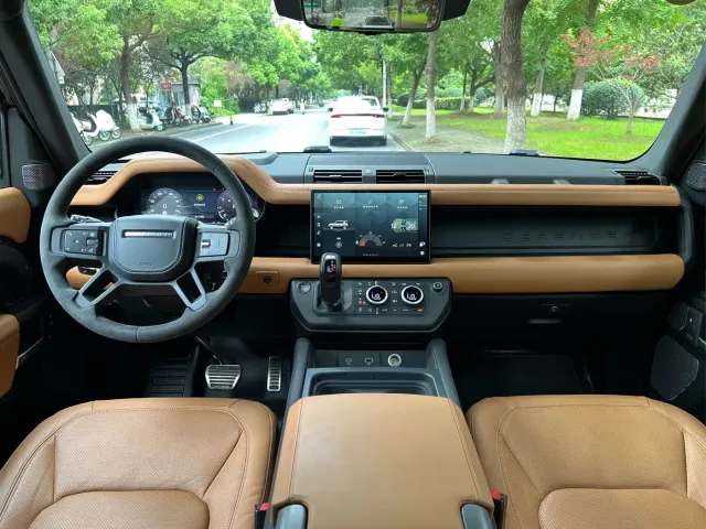 Land Rover Defender — Фото автомобиля 7
