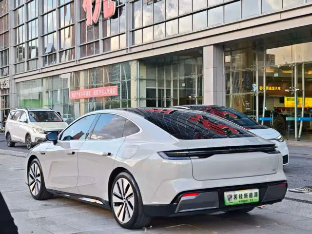 Geely Galaxy E8 — Фото автомобиля 4