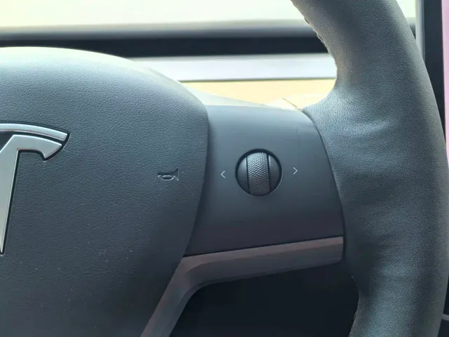 Tesla Model Y — Фото автомобиля 15