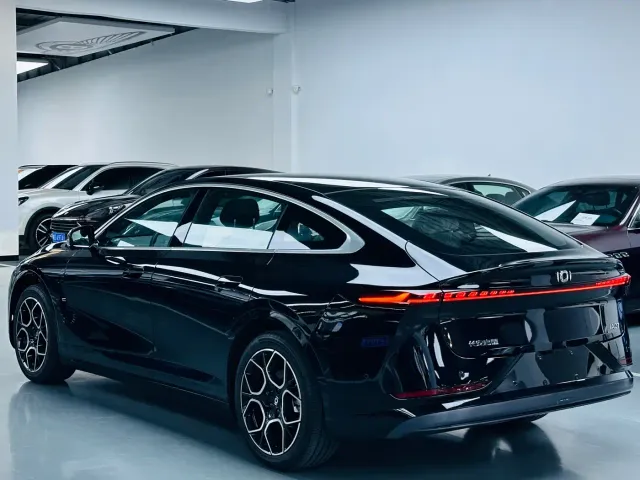 Changan Qiyuan A07 — Фото автомобиля 13