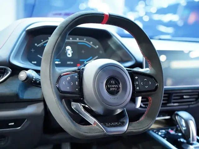 Lotus Emira — Фото автомобиля 23