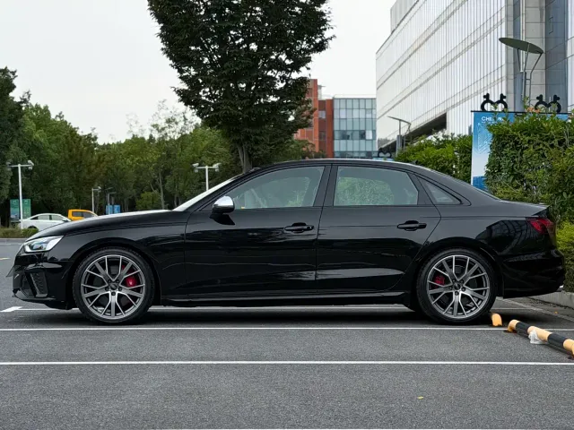 Audi S4 — Фото автомобиля 3
