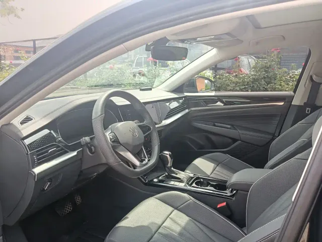 Volkswagen Passat — Фото автомобиля 14